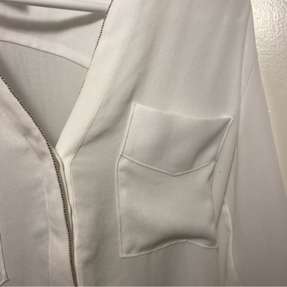 074 H&M Womens Blouse Shirt Size 4 off white Color long sleeve 2 pocket - Picture 2 of 10
